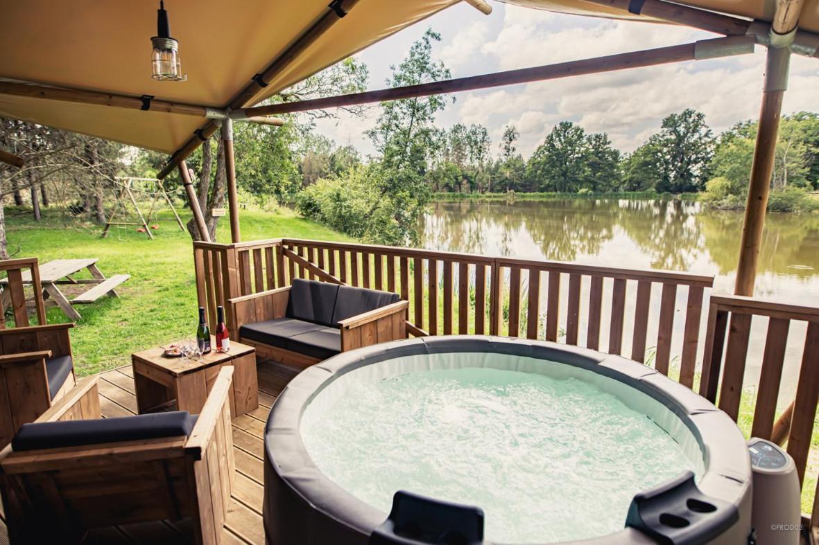 Tente Lodge Jacuzzi Privatif En Pleine Nature Thiel-sur-Acolin Extérieur photo