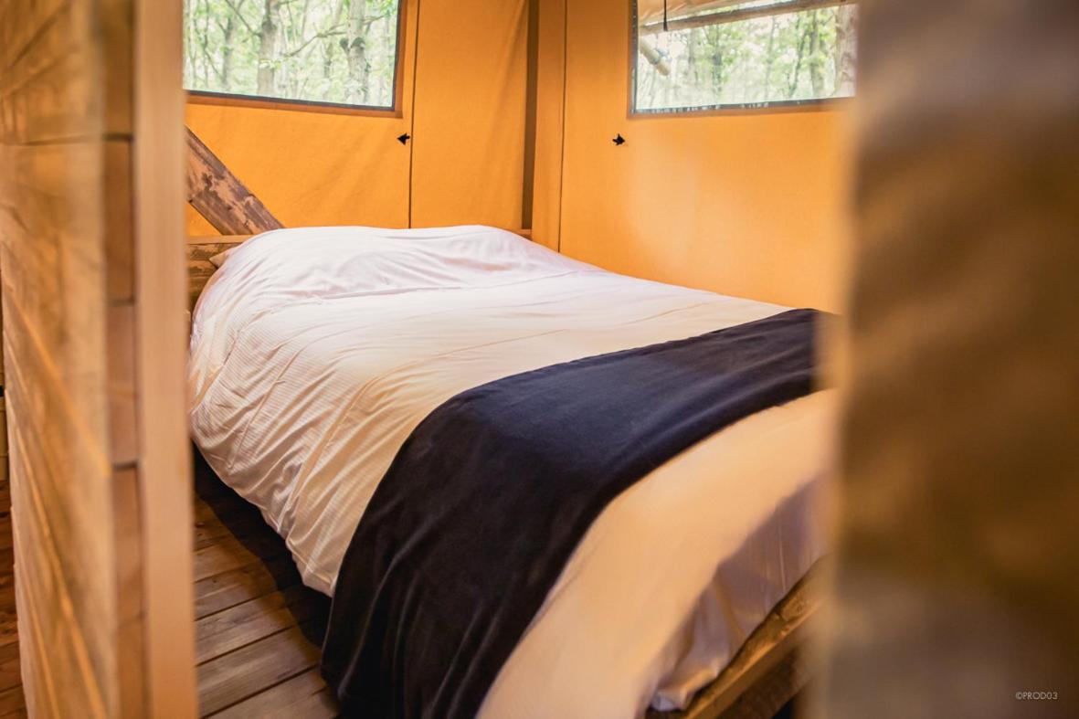 Tente Lodge Jacuzzi Privatif En Pleine Nature Thiel-sur-Acolin Extérieur photo