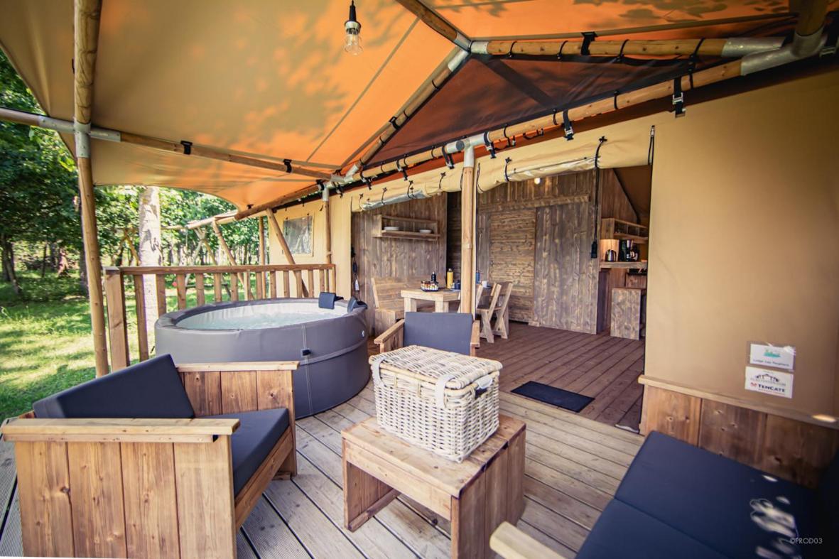 Tente Lodge Jacuzzi Privatif En Pleine Nature Thiel-sur-Acolin Extérieur photo