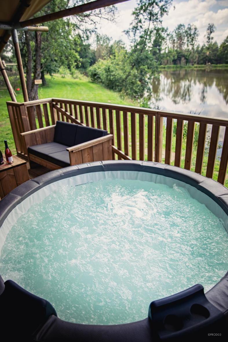 Tente Lodge Jacuzzi Privatif En Pleine Nature Thiel-sur-Acolin Extérieur photo