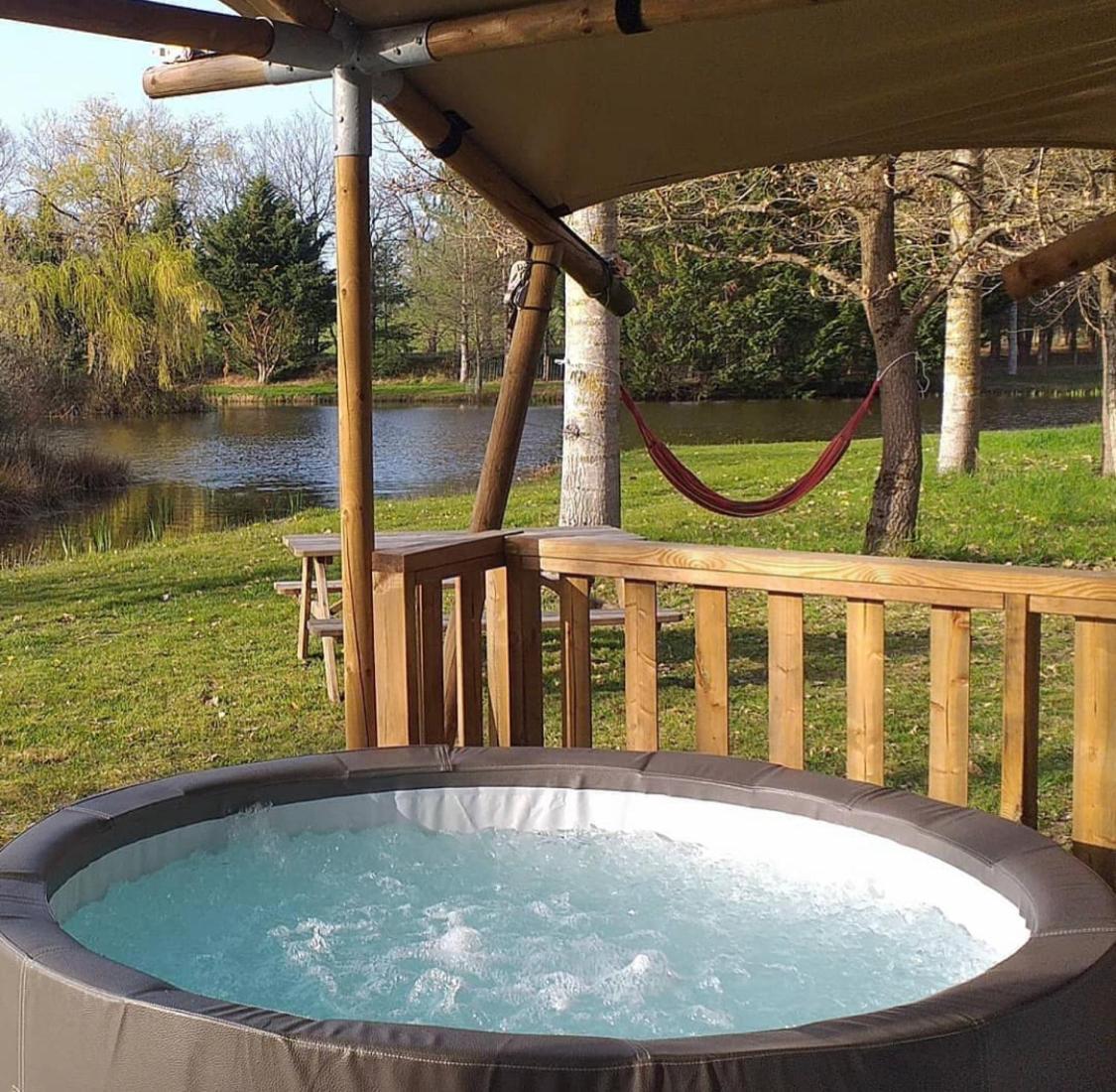 Tente Lodge Jacuzzi Privatif En Pleine Nature Thiel-sur-Acolin Extérieur photo